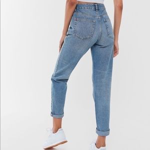 UO high-waisted mom jean in light wash